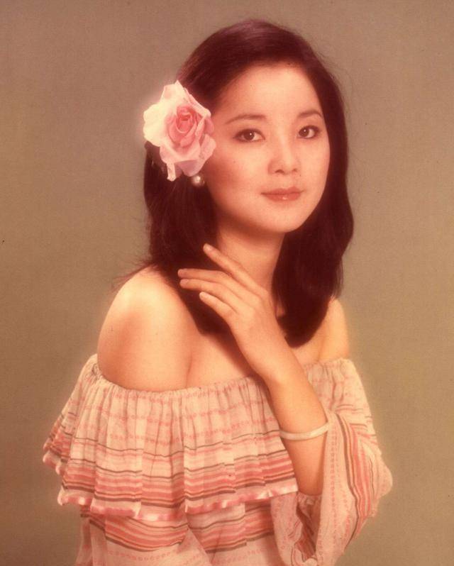 原创邓丽君私房照死后左脸上发现巴掌印图9是小她14岁外籍小男友