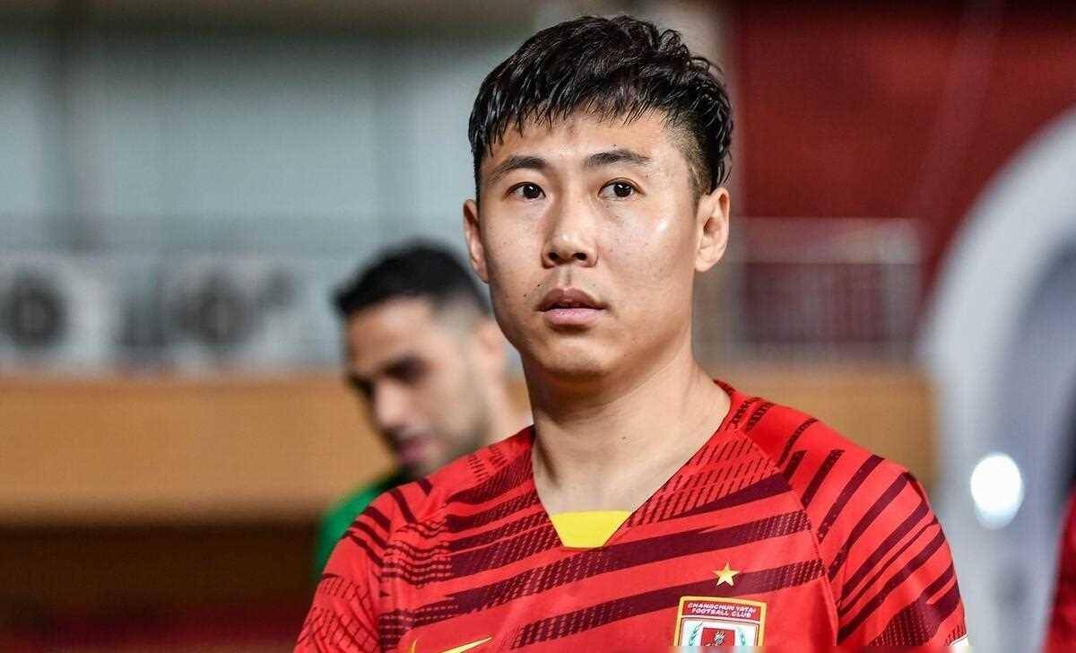 重回赛场!里皮国脚后卫时隔590天亮相职业联赛,曾被传已退役_权健_队