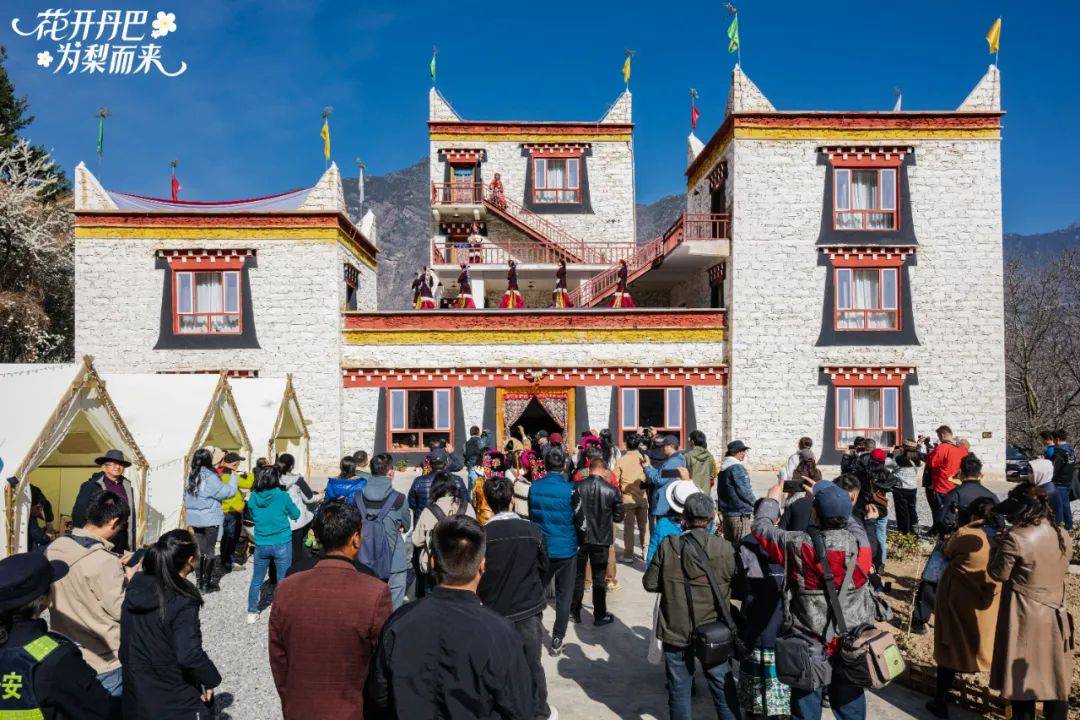 旅游四川甘孜丹巴梨花盛宴绽放在春天里的好钱景