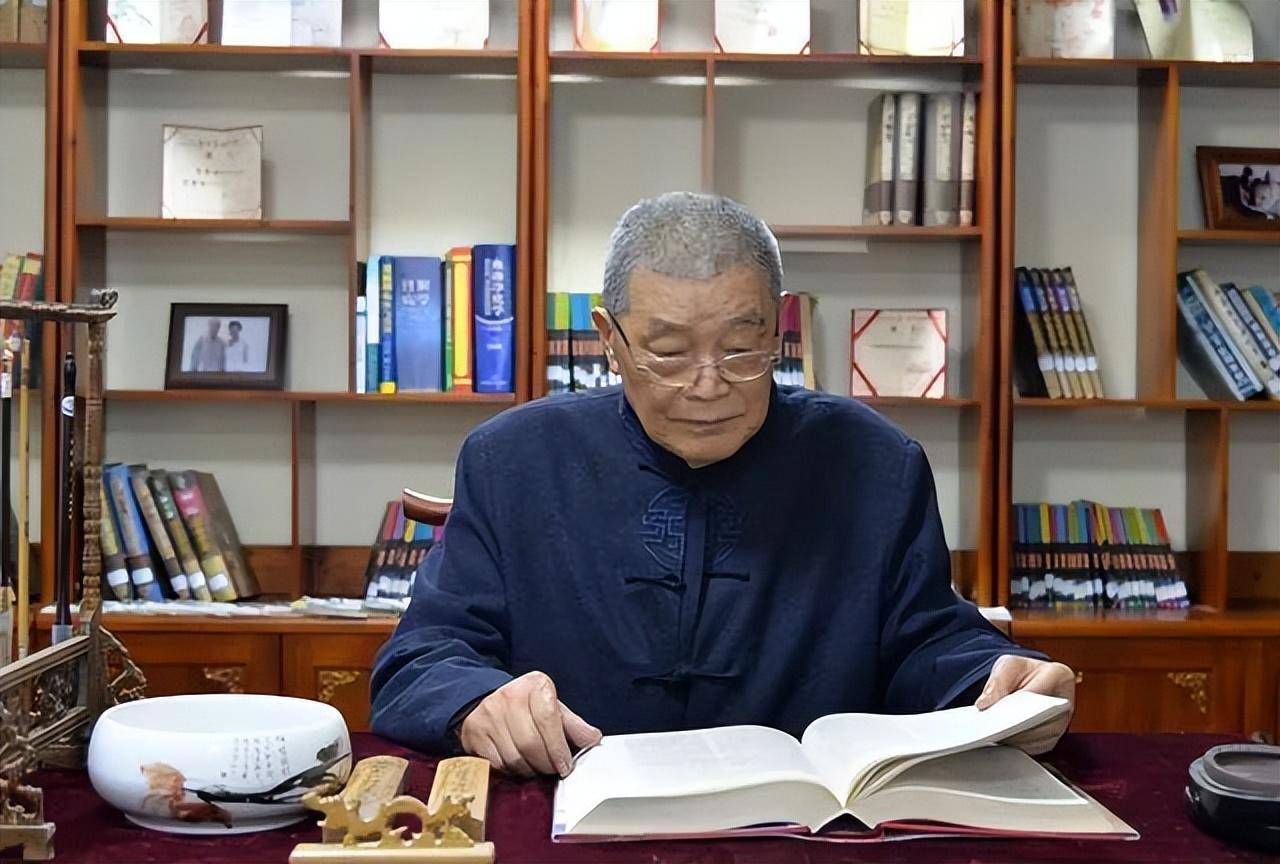 原创国医大师段亚亭中医界的领军人物运用中医智慧治愈妇科难症