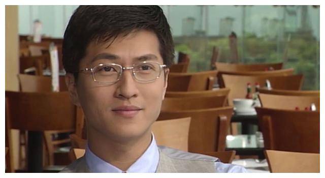 也许是看到了林韦辰身上的潜能,亚视在他32岁的时候利用高薪将他给挖