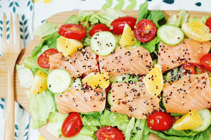 但实际上我们在健身的时候,需要合理的饮食搭配,不光要吃蔬菜,蛋白质