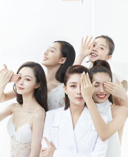 《涩女郎》剧组亮相发布会,殷桃状态不如往昔,宋轶气质绝佳_赵今麦