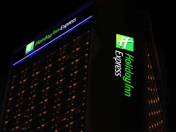 字工场分享上海楼顶发光字厂家哪家好