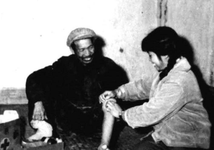 于是就跟着一个赤脚大夫学习医术,随着长时间的学习,晁正坤也把师傅的