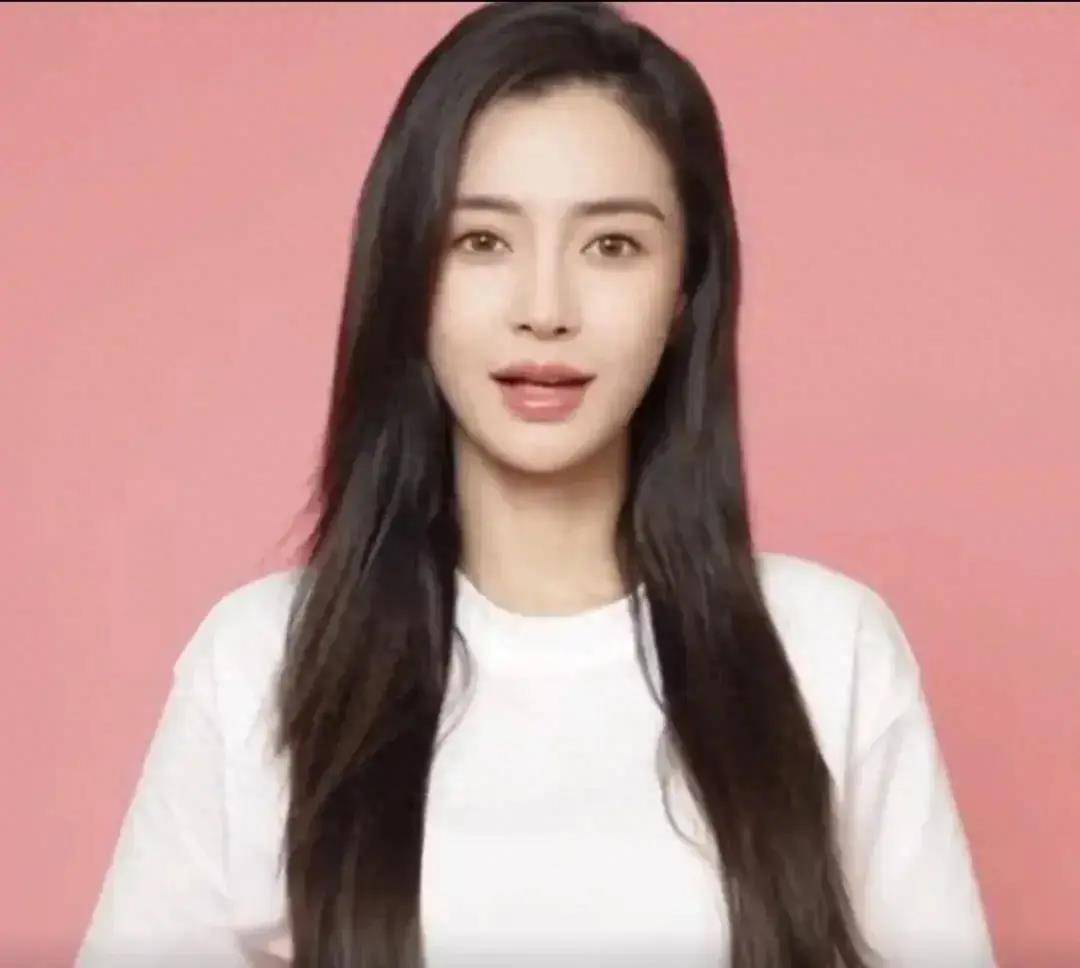 杨颖急于洗白大翻车!拍关爱女性视频被说翻,本人看疯马秀背刺