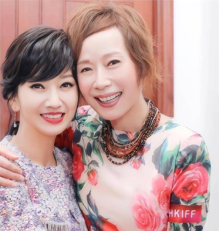 30年后再看赵雅芝和叶童婚姻幸不幸福全写在脸上了下