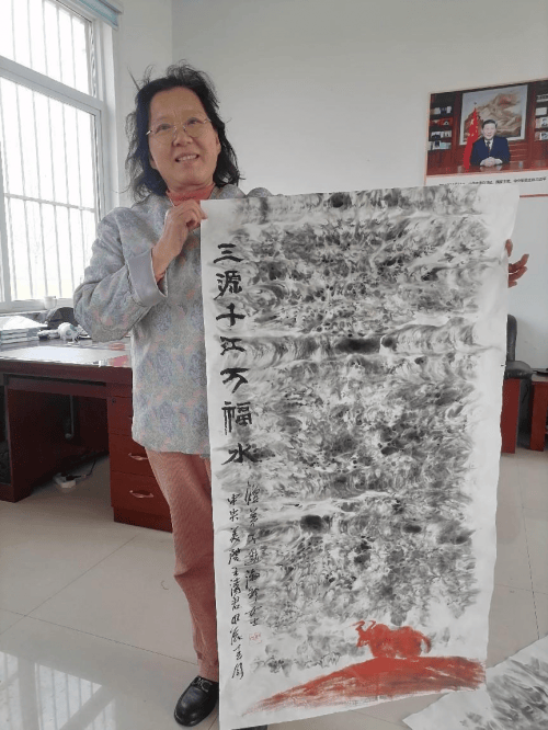 作品近日,人民日报讲好中国书画故事课题组入选画家王清君正在展开