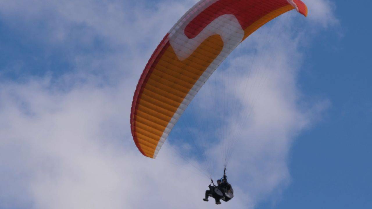 滑翔伞爱好者实现虎牙爱冒险的梦_飞行_张涛_天空