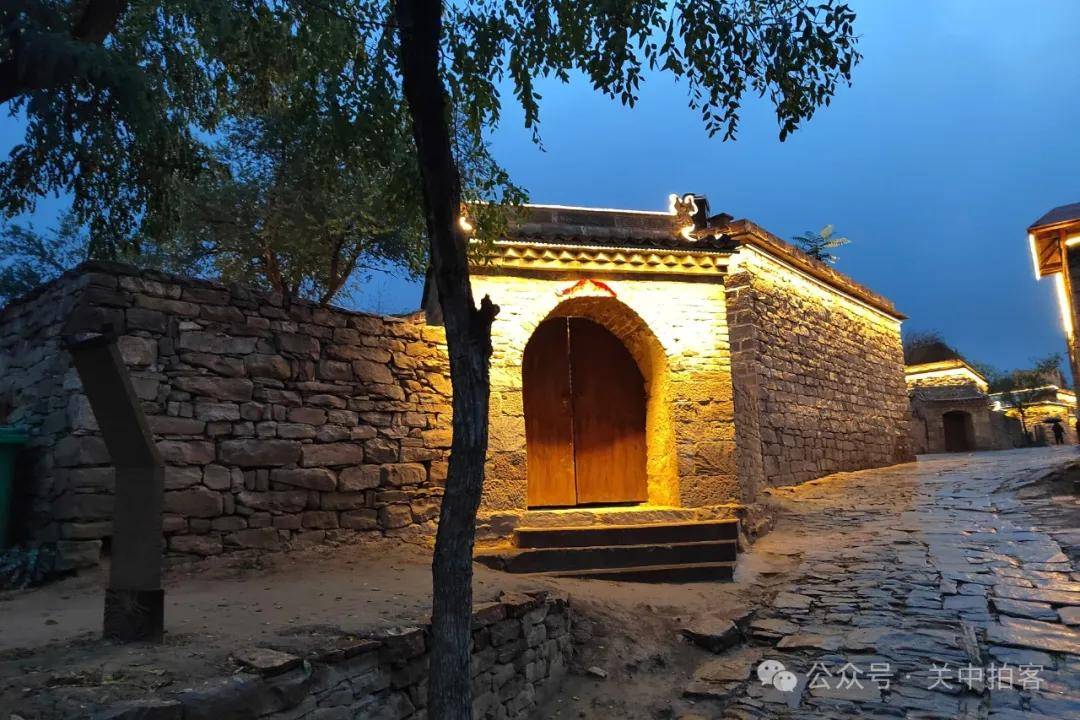 铜吴堡走进山顶的吴堡石城