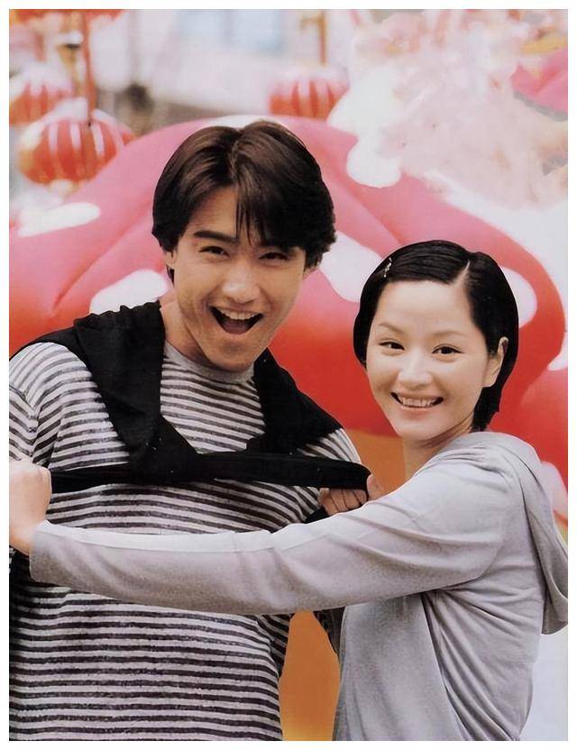 52岁胡兵与瞿颖牵手,粉丝们兴奋了:希望他们幸福永远!