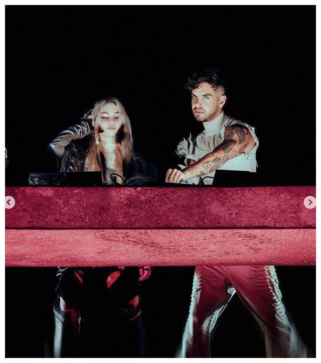 边恋爱,边跟马斯克打官司_grimes_anyma_男友