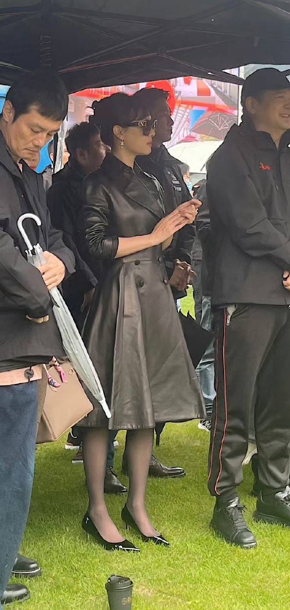 原创新剧开机被黑丝美腿的孙俪惊艳凶相变福相甩打针脸几条街