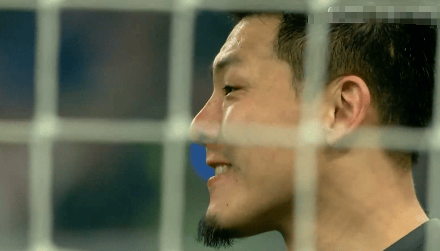 庆祝型边后卫!国足5防2被打空门,头号罪人卧底,王大雷咬牙切齿