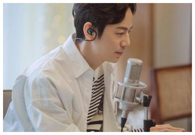 何炅的人设变化高情商转变为讨好型网友瑟瑟发抖