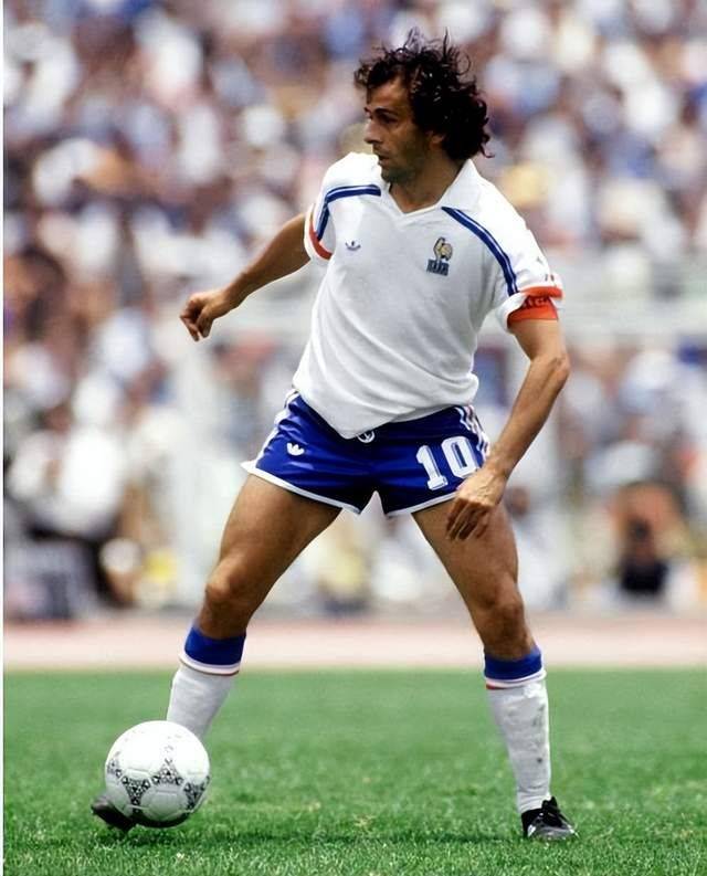 历史足坛最伟大的10位十号球员,贝利 马拉多纳 梅西包揽前三_足球