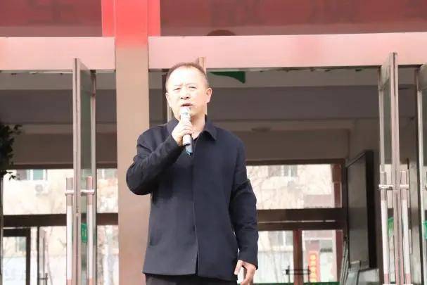 演练结束后,政教主任付永宽进行总结,他指出安全在于遵章守纪,安全