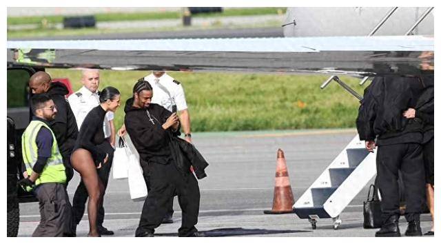 李小璐_风波_向前走