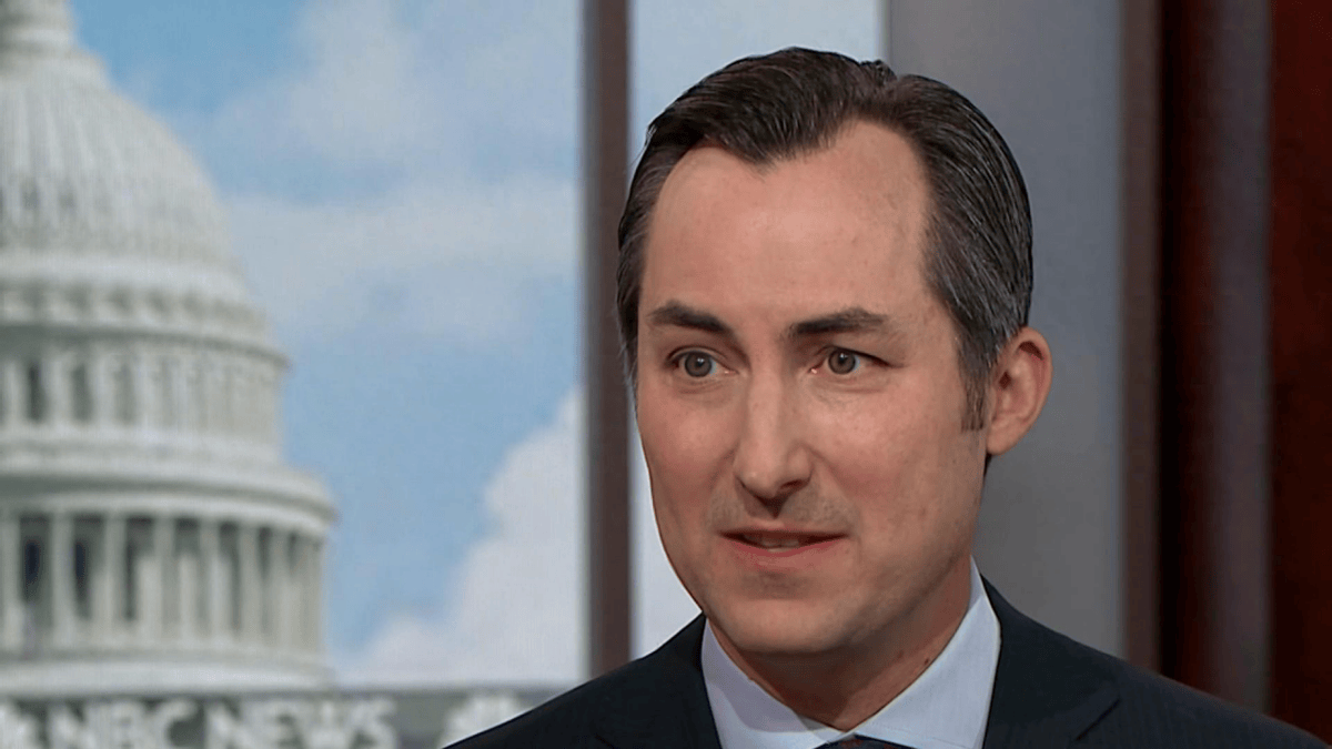 显然,米勒意图颠倒黑白,给中国扣上"伤害菲船员,违反国际法"的帽子.