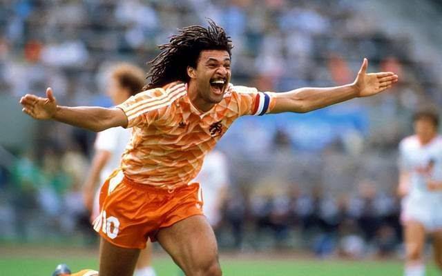 历史足坛最伟大的10位十号球员,贝利 马拉多纳 梅西包揽前三_足球