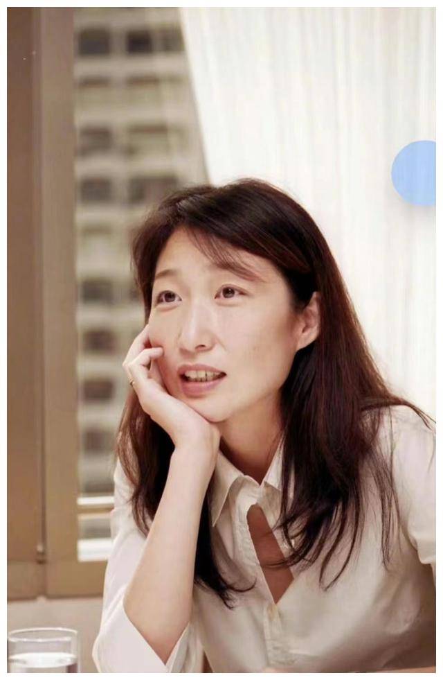 60岁著名音乐人突然死亡夫妻亲密合影流出2个月前还更新专栏