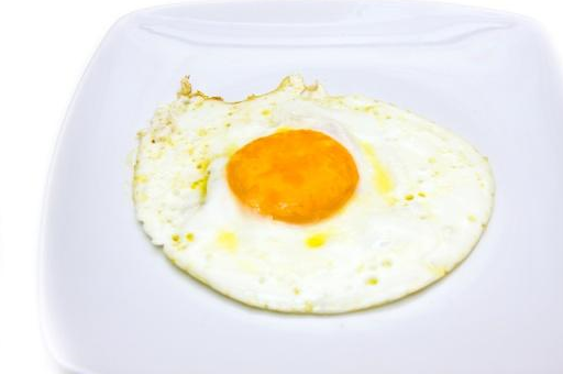 煎鸡蛋用冷油还是热油才更好?留心一点多加一步,煎蛋圆嫩不粘锅_生活_