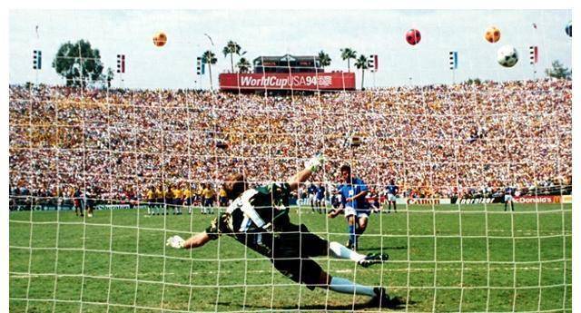 武磊在常规赛中进了2个球为什么会让人骂人巴乔曾经自称为雨中独舞者