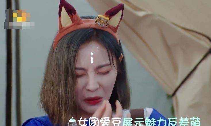 这个节目是许佳琪跟谢可寅在成团之后的第一个综艺节目呢,这下可是不