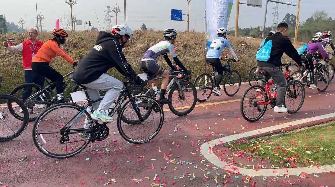 金象云果侬侬爆汁春见成为2024邛崃自行车高速骑行赛的供应礼品