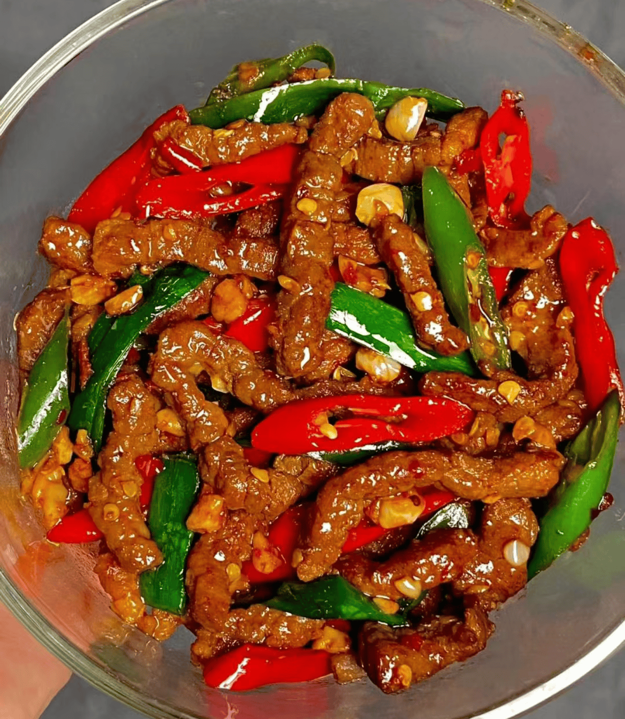 《鲜椒炒牛肉:一道色香味俱佳的佳肴》