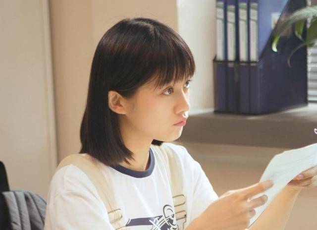 邢菲李婷婷都火了,最有争议的她也走红_大学_孟子义_什么