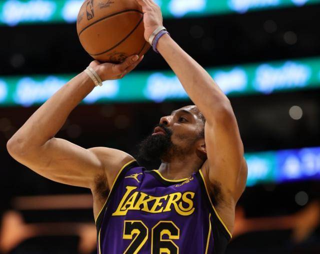 拉塞尔交出首发,底薪签约赚翻了_丁威迪_投篮_比赛