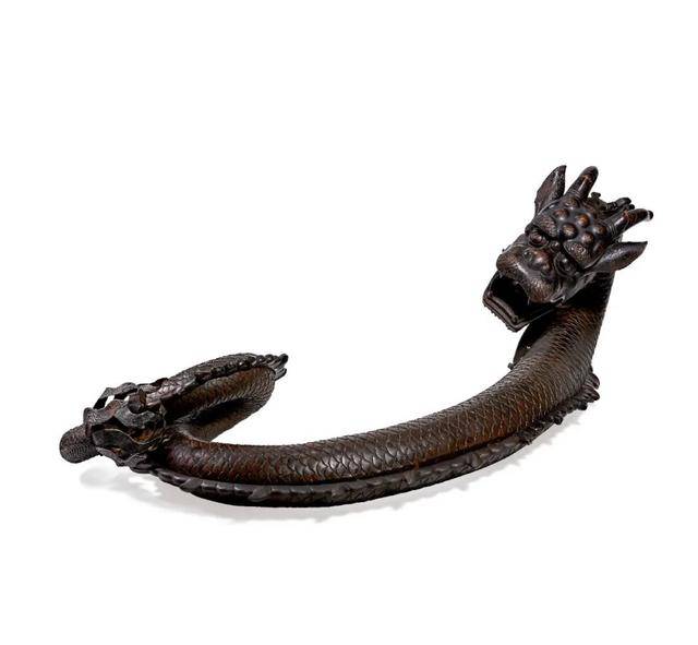 嘉德香港61春拍龙显天威清乾隆铜雕盘龙大摆件