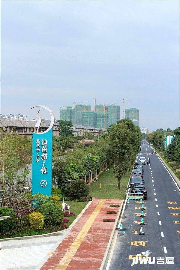 金三大道,一到达广澳高速三角出口,已开通公交路线:【k02】迪茵湖小镇