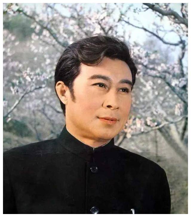 女子病痛的时候,老王毅然放下事业,全心全意地照料女子.