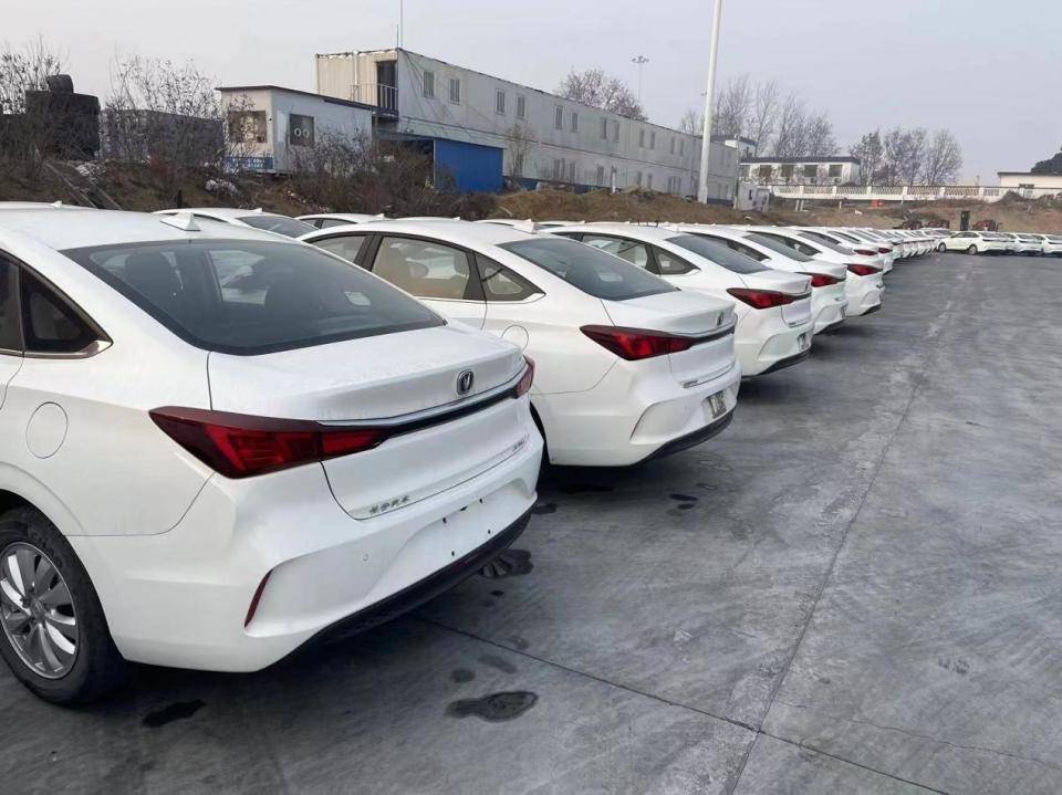 嘟嘟国际贸易助力约旦绿色出行,300台长安旧逸动460车