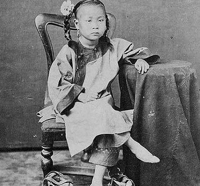 原创纤妙说应难须从掌上看古代为何要用裹小脚的方式对待女性
