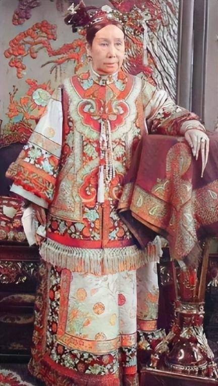 慈禧是怎么过年的也通宵玩乐打牌却没有人敢赢她的钱