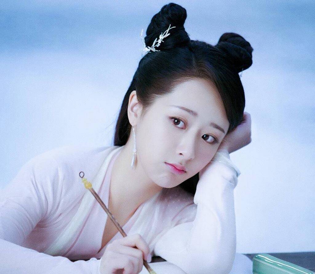 原创杨紫屡传好消息看到新电影官宣终于明白欢瑞为什么留不住她了