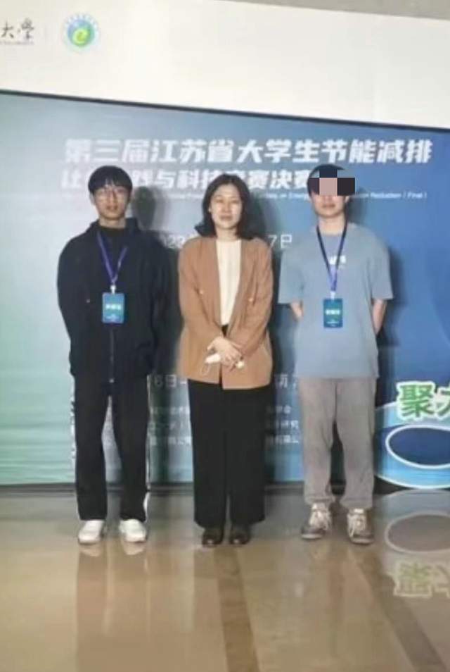 南航师生恋更多照片曝光,女教授气质端庄,男方称女方为姐姐!