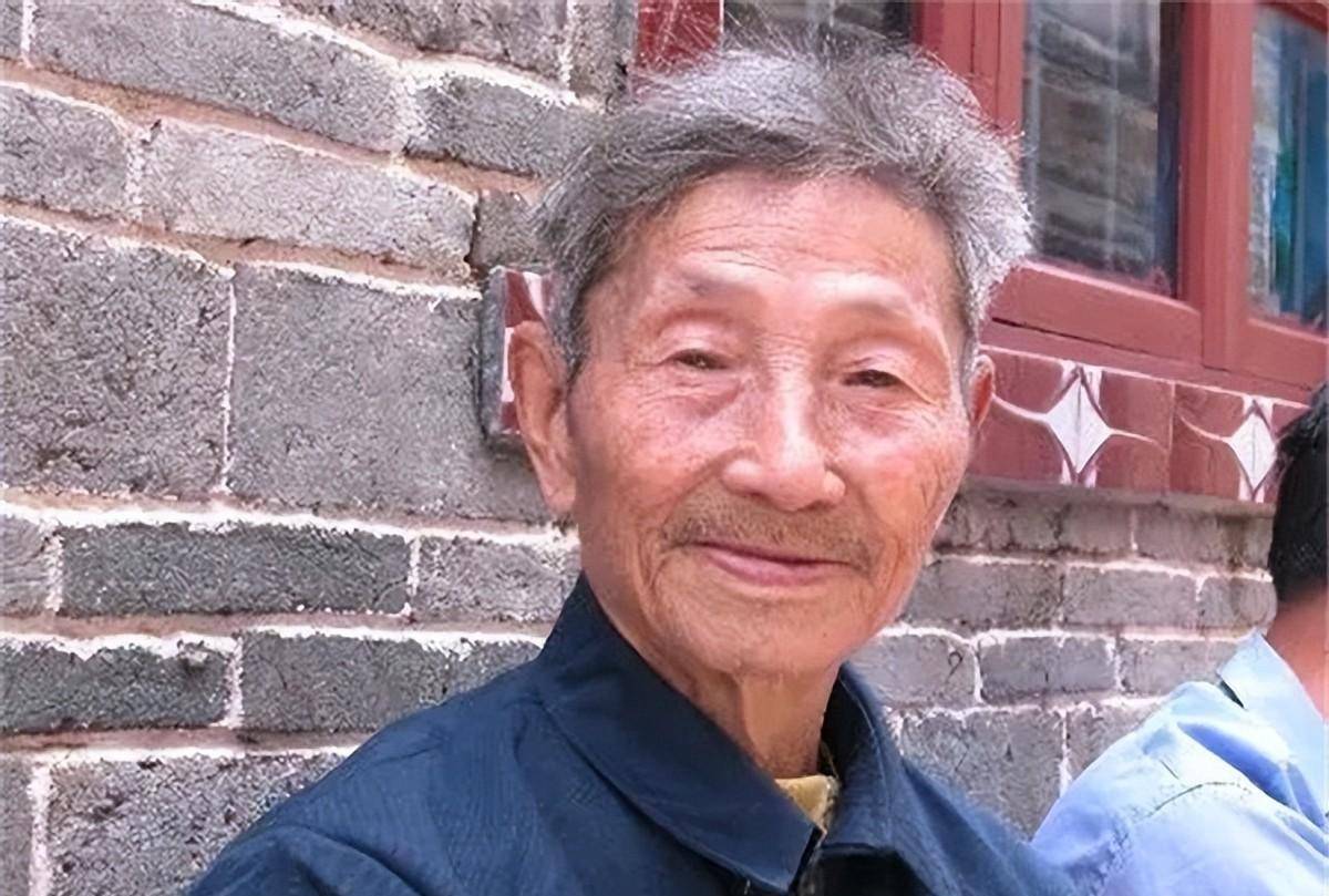 1979年江西63岁老汉碰瓷军车一首歌恢复党籍他有何身份