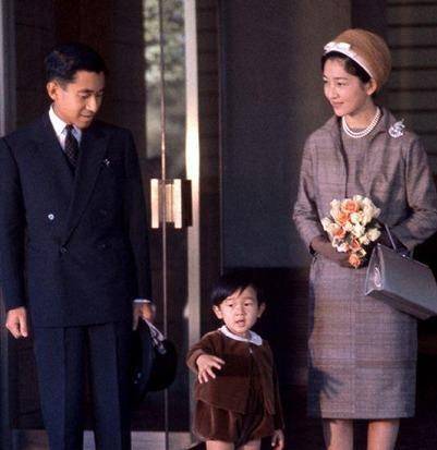 被婆婆折磨41年的平民皇后亚洲版戴安娜我只有一个部位被需要