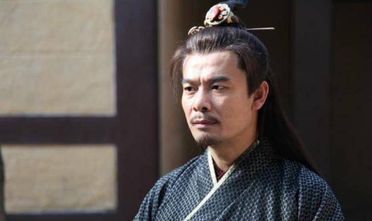 芈八子取得了樗里子和甘茂的支持,成功推自己最喜欢的二儿子嬴芾上位