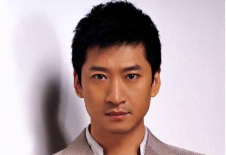 他曾因《还珠格格》爆火,后被卷入肇事逃逸风波,如今成农业户_周杰