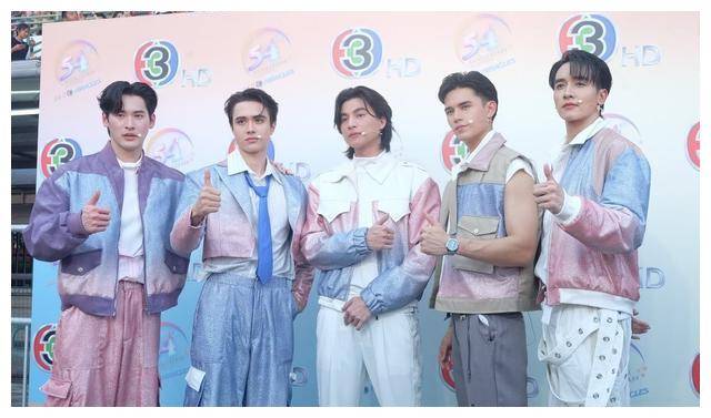 周年台庆盛典:泰剧情侣秀恩爱,两代名门绅士亲子相认_夫妇_一代_taew