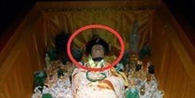 盗墓的士兵打开慈禧的棺椁却发现尸体没有腐烂