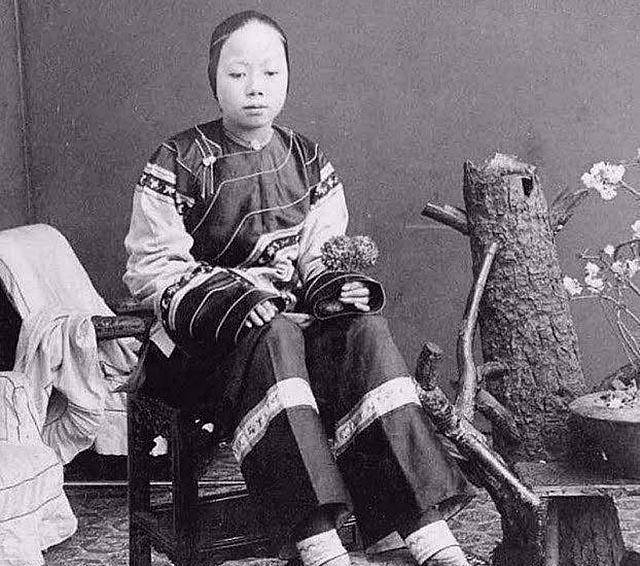 原创纤妙说应难须从掌上看古代为何要用裹小脚的方式对待女性