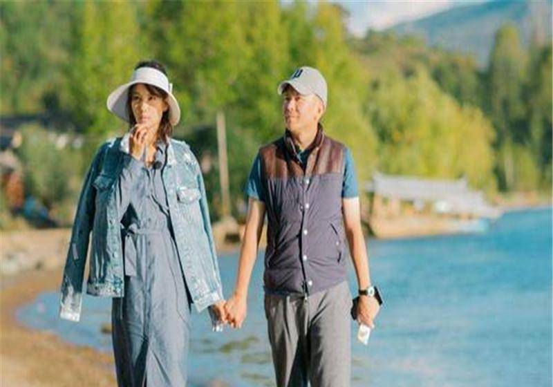 刘涛和丈夫王珂感情不合?正主亲自出面打假,夫妻二人恩爱如初.