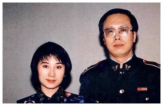 风光后"过气"的内地功夫女星现状,弃国籍,开饭店,成武术教练_黄秋燕