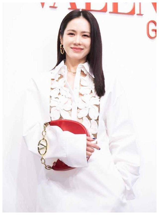 原创42岁孙艺珍难得亮相穿露背上衣配高跟鞋身姿曼妙优雅